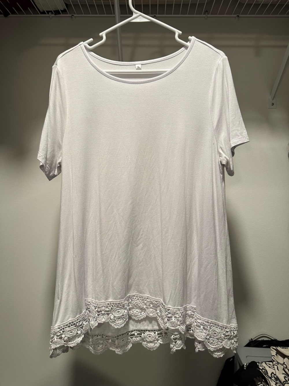 Women's White Lace-Hem Short Sleeve Top